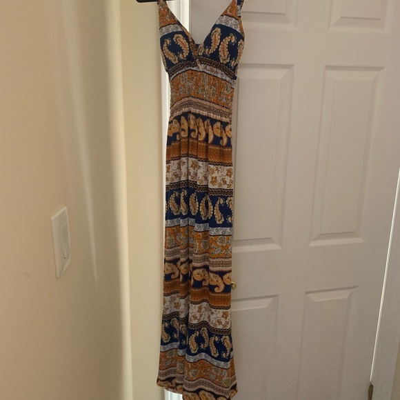 Dresses & Skirts - Bundle of 3 sleeveless maxi summer dresses.